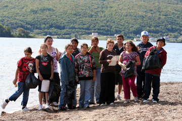 Unama’KIDS shoreline cleanup